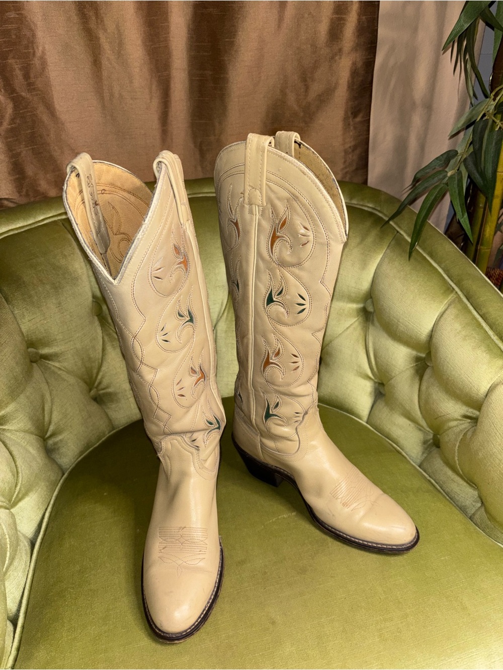 ACME Tall Cream Leather Heel Boots with Green & Tan Cut Out Detail 6.5D